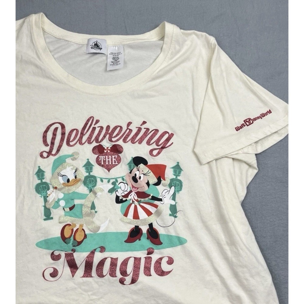 Walt Disney World Women's T Shirt XXL Delivering the Magic Christmas Holiday‎